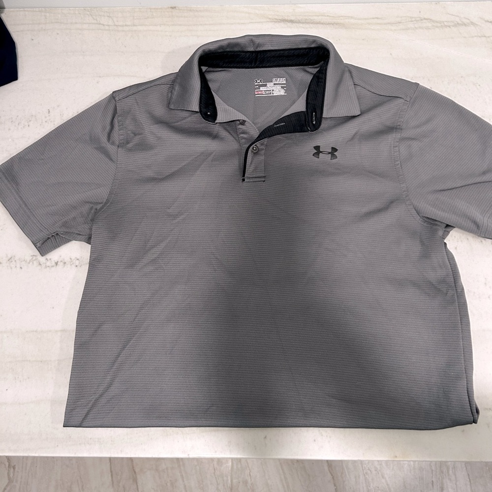 Under Armor Men’s collared shirt. Size S.